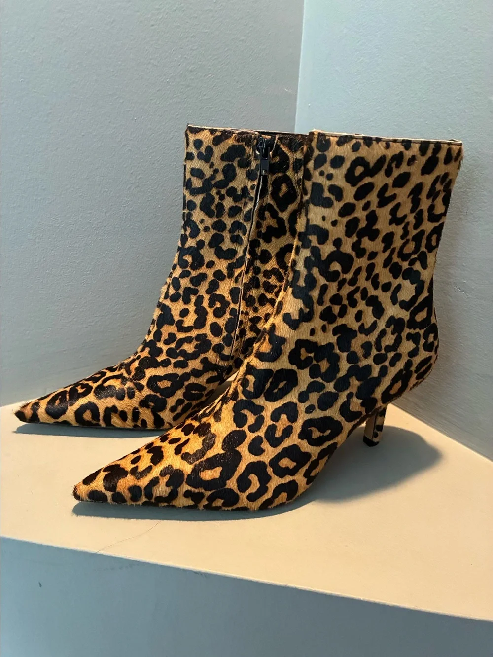 STEVE MADDEN ALSTON boots- animal print